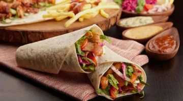 طريقة عمل دونر الكباب التريند الجديد 2025 في البيت… سر طعم المطاعم وخطوات سهلة لتحضير أشهى سندوتش تركي بأبسط المكونات